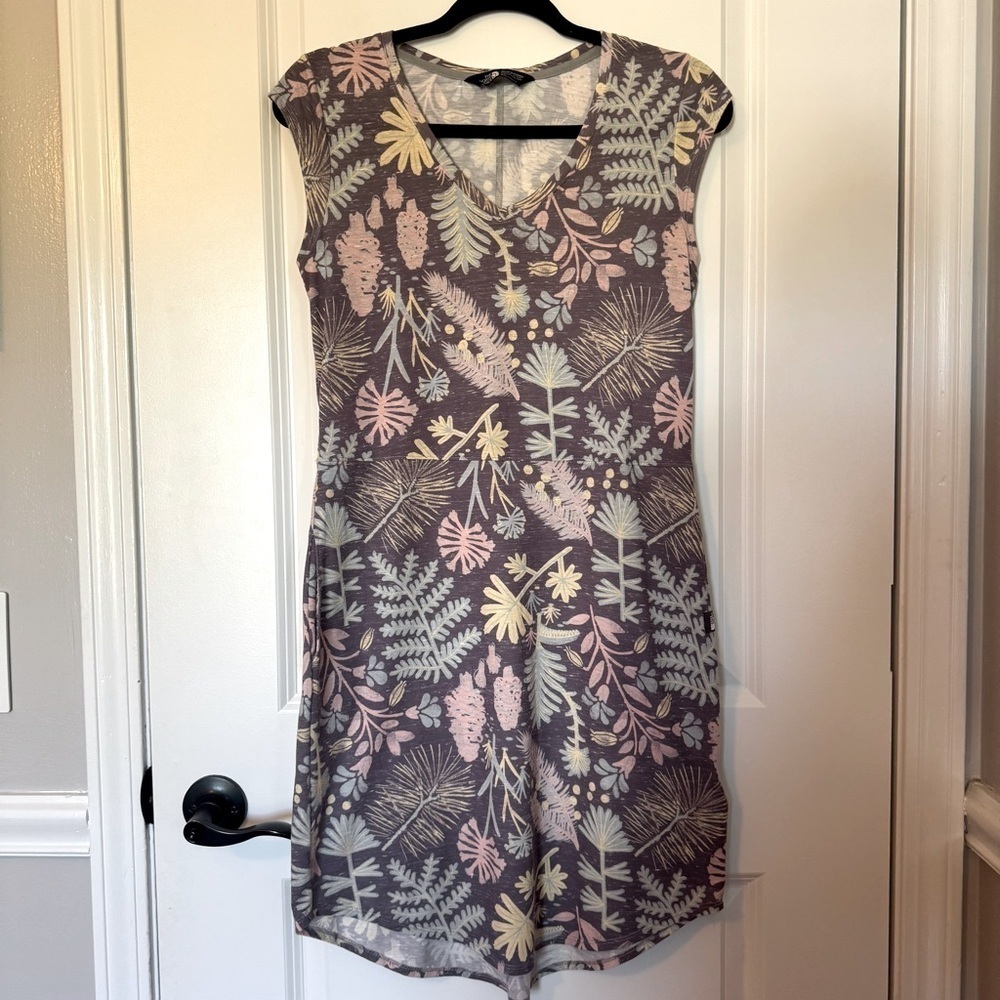 The North Face Women’s Floral Print Cap Sleeve EZ Tee Size Small Dress
